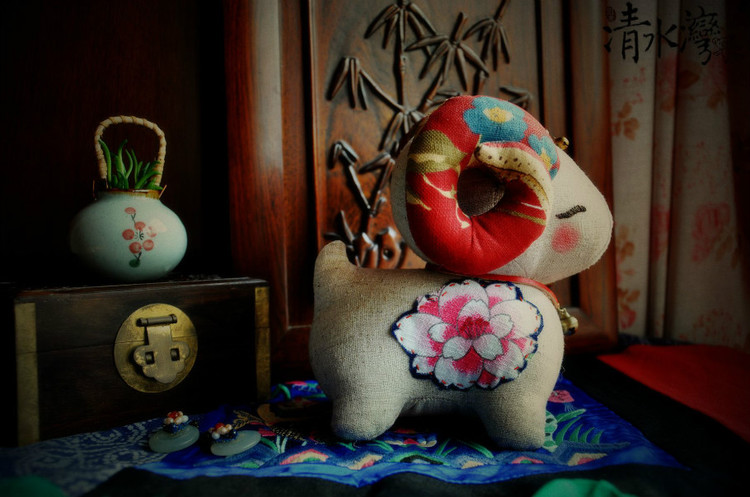 清水灣原創(chuàng)布藝手工玩偶羊年吉祥物——吉慶羊（18*18厘米） - 清水灣手工布藝 - 掬花在手,必有芬芳拂袖