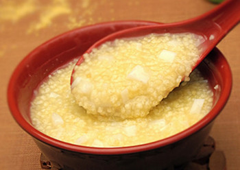小米熬粥健胃補(bǔ)血，花樣吃法健康生活 - 蠟筆小新 -