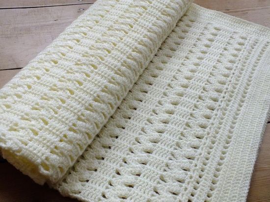 Crocheting: Soft Cream ZigZag Crochet Baby Blanket | Do It Darling