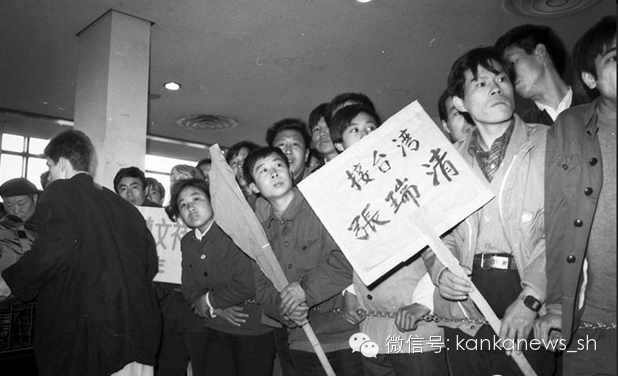 看懂上海:“解放號(hào)”地鐵上的風(fēng)景 - 美人遲暮 - 美人遲暮,知足爾樂(lè) 看懂上海:“解放號(hào)”地鐵上的風(fēng)景 - 美人遲暮 - 美人遲暮,知足爾樂(lè)