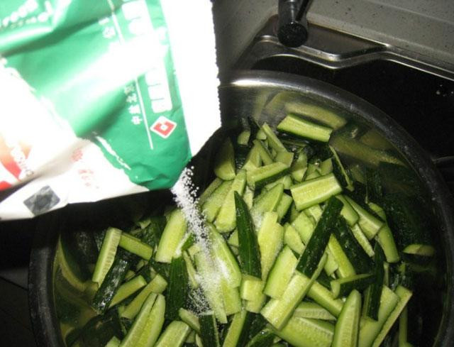 這樣腌出來(lái)的黃瓜比肉還好吃，趕緊學(xué)起來(lái)！ - 楓兒 - 楓葉ㄣ飄零