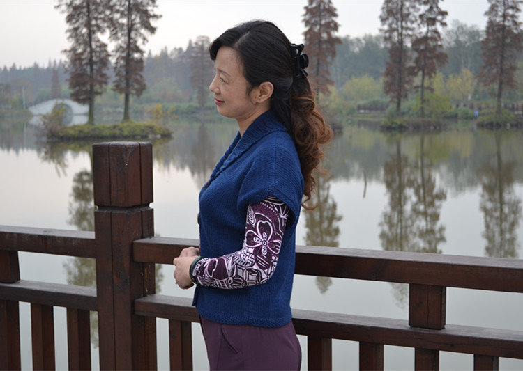 【阿珍手工】藍(lán)玫-馬甲外套—九色鹿9212美麗諾 - 阿珍 - 阿珍手工編織