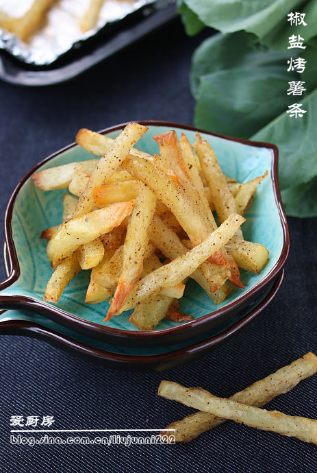 你還在吃炸薯?xiàng)l么？吃烤的吧：椒鹽烤薯?xiàng)l